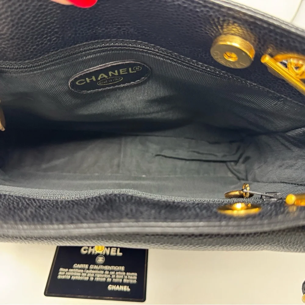 💯 Authentic Chanel Black Caviar CC  24K gold plated hardware Shoulder Bag - Picture 5 of 13